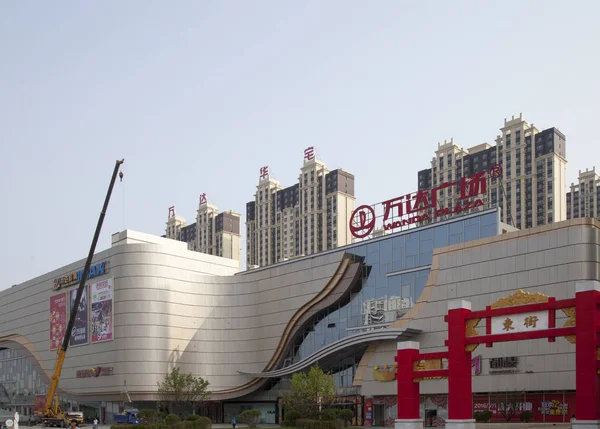 mengulas-pusat-belanja-new-south-china-mall-di-guangzhou