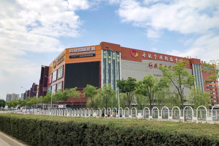 pusat-belanja-golden-resources-mall-tempat-belanja-dan-hiburan-terlengkap