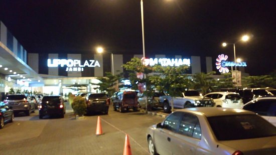 pusat-belanja-lippo-plaza-jambi-destinasi-perbelanjaan-modern