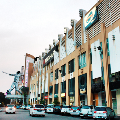 pusat-belanja-metropolis-di-metrotown-tempat-belanja-dan-hiburan