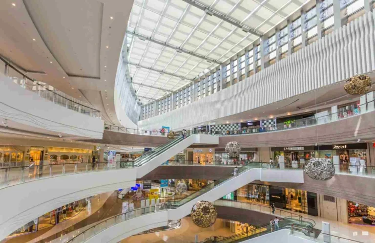 pusat-belanja-plaza-lotus-tempat-belanja-dan-hiburan-terlengkap
