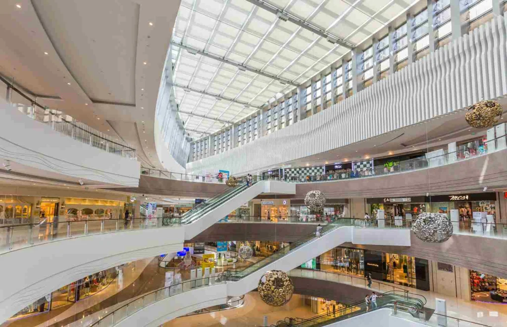 pusat-belanja-plaza-lotus-tempat-belanja-dan-hiburan-terlengkap