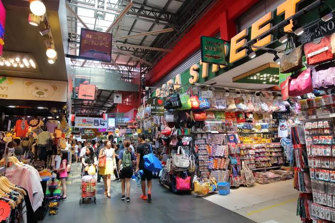 pusat-belanja-unicenter-tempat-belanja-dan-hiburan-terlengkap
