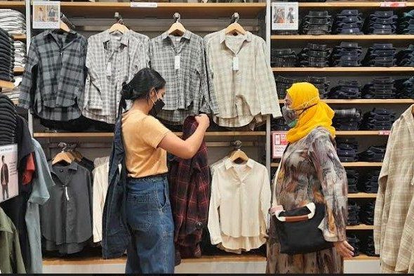 uniqlo-botani-square-mall-toko-pakaian-modern-di-bogor