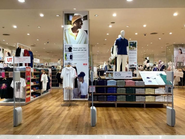 uniqlo-pantai-indah-kapuk-toko-pakaian-modern-di-jakarta-barat