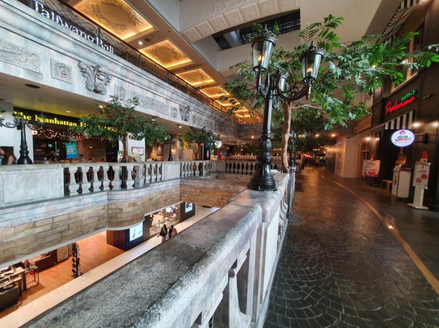menelusuri-keunggulan-pusat-belanja-fashion-show-mall-di-indonesia