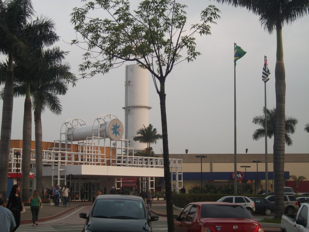 pusat-belanja-centro-comercial-aricanduva-tempat-belanja-terbesar