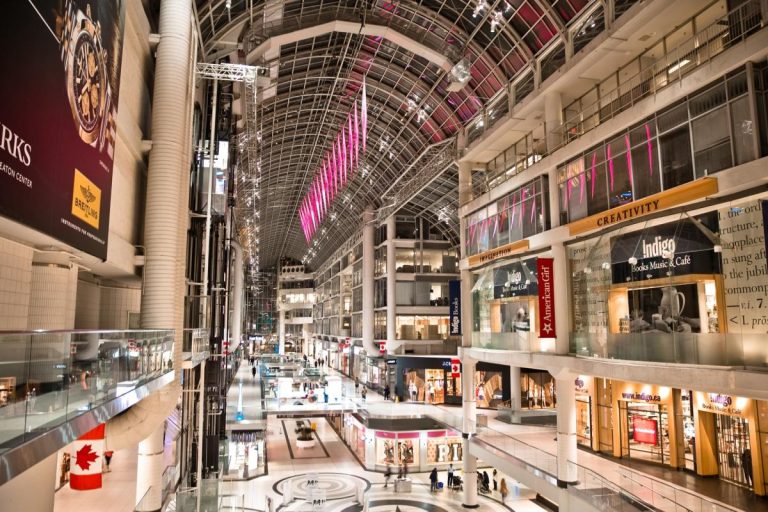 pusat-belanja-cf-toronto-eaton-centre-destinasi-perbelanjaan-utama