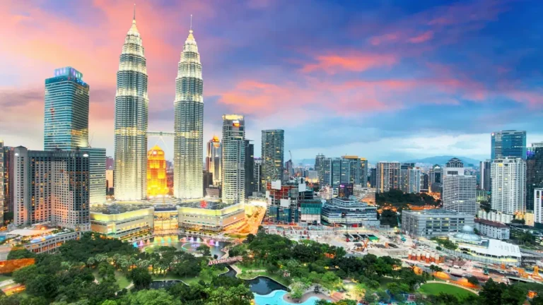 pusat-belanja-dan-kerajaan-menara-pusat-tempat-belanja-dan-sejarah