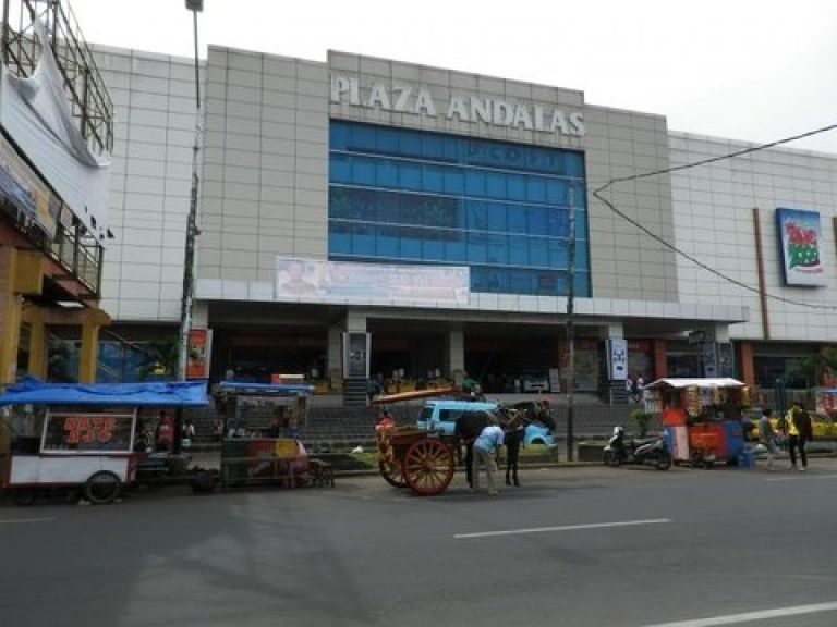 pusat-belanja-plaza-andalas-tempat-belanja-dan-hiburan-di-padang
