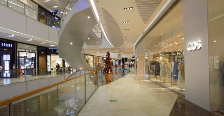 pusat-belanja-sm-aura-premier-tempat-belanja-dan-hiburan-modern
