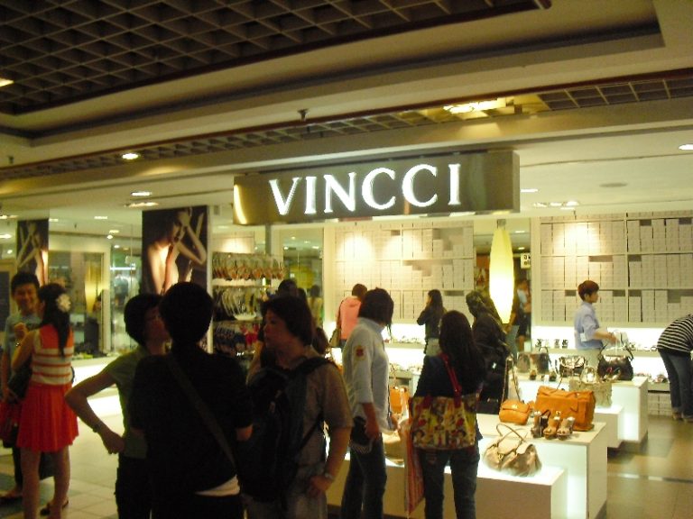pusat-belanja-sm-megamall-tempat-belanja-dan-hiburan-terlengkap