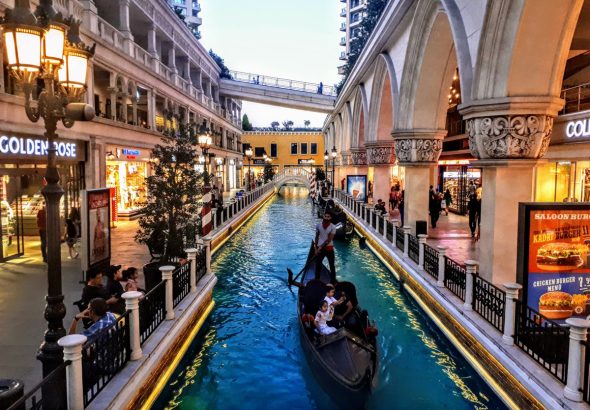 pusat-belanja-venezia-mega-outlet-tempat-belanja-dan-hiburan-terlengkap