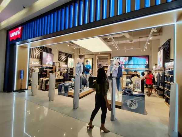 lavina-mall-pusat-belanja-lengkap-di-tengah-kota