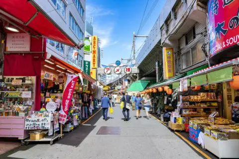menelusuri-keunikan-pusat-belanja-ameyoko-di-tokyo
