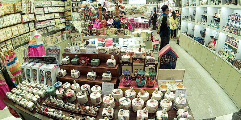 mengulas-pusat-belanja-dongdaemun-surga-belanja-di-seoul