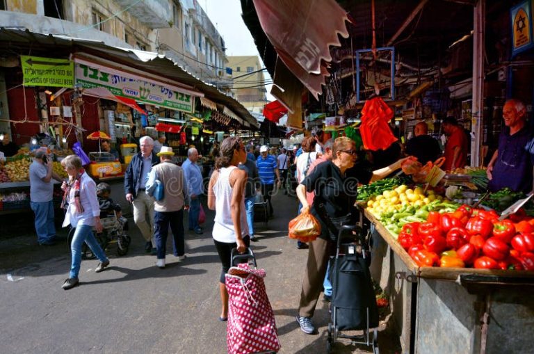mengulik-keunikan-pusat-belanja-carmel-market-shuk-hacarmel