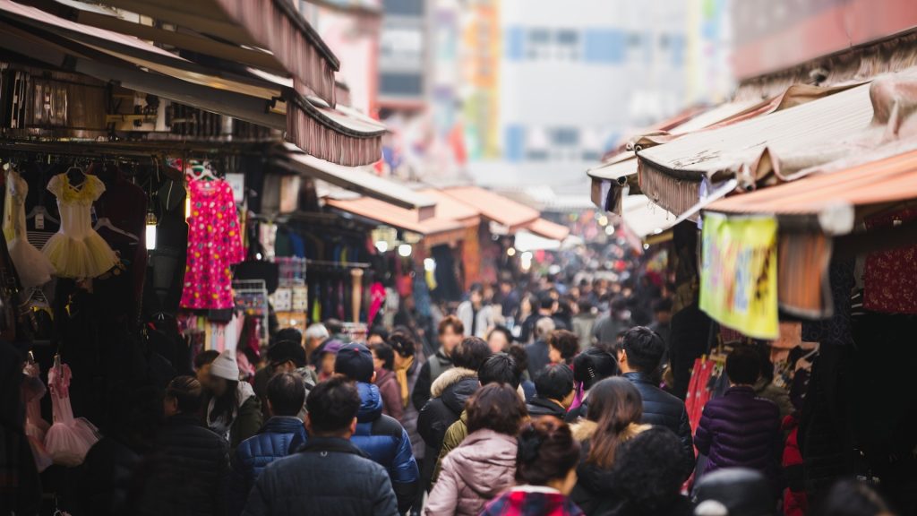 menjelajahi-pusat-belanja-namdaemun-market-di-seoul