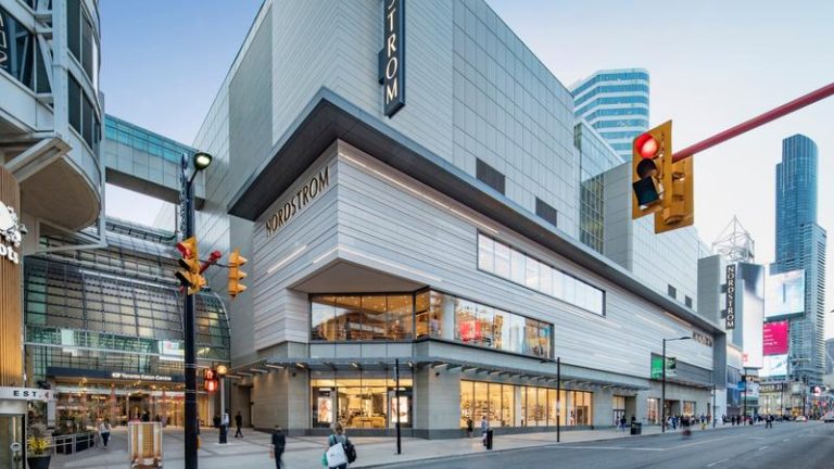 pusat-belanja-cf-toronto-eaton-centre-tempat-belanja-dan-hiburan-terbaru