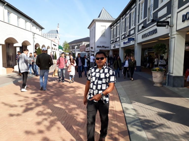 pusat-belanja-designer-outlet-roermond-surga-belanja-hemat