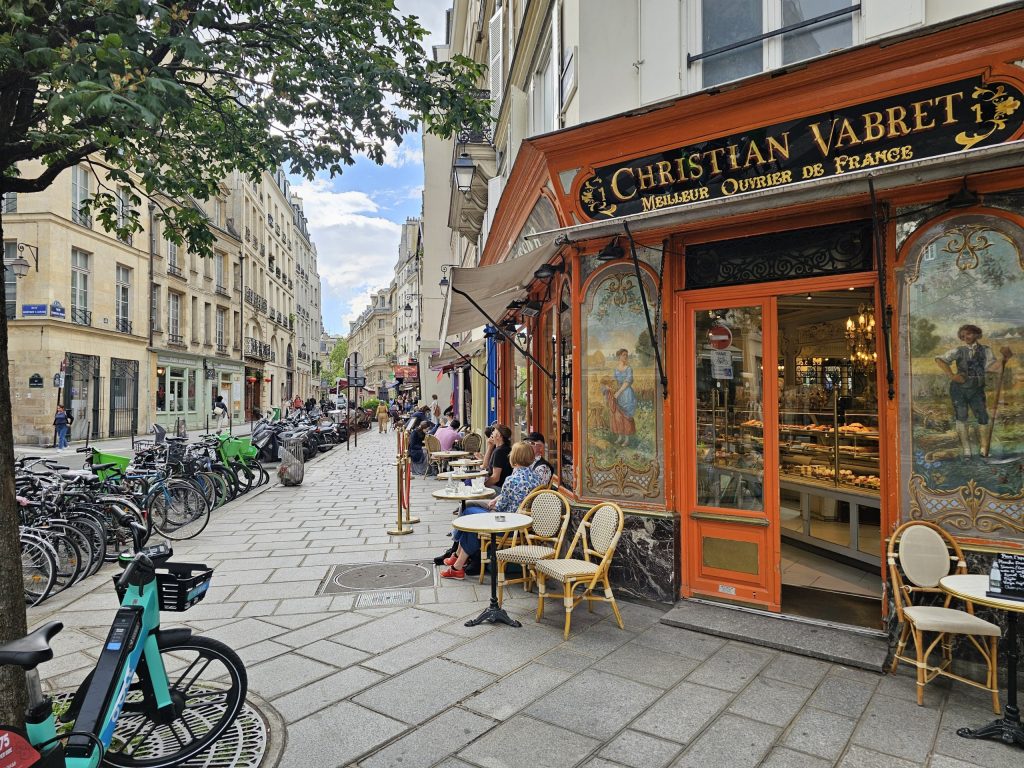 pusat-belanja-le-marais-tempat-belanja-dan-kuliner-menarik