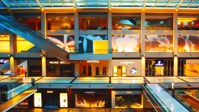 pusat-belanja-marina-bay-sands-shoppes-surga-belanja-di-singapura