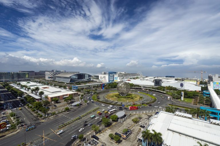 pusat-belanja-sm-mall-of-asia-tempat-belanja-dan-hiburan-utama