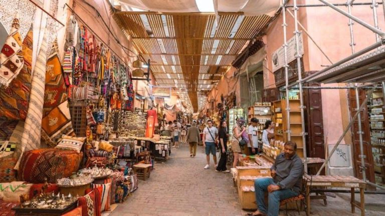 pusat-belanja-souk-semmarine-destinasi-perbelanjaan-tradisional-di-maroko