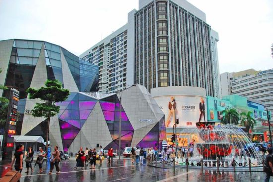 eksplorasi-pusat-belanja-mall-alun-alun-surga-belanja-dan-hiburan