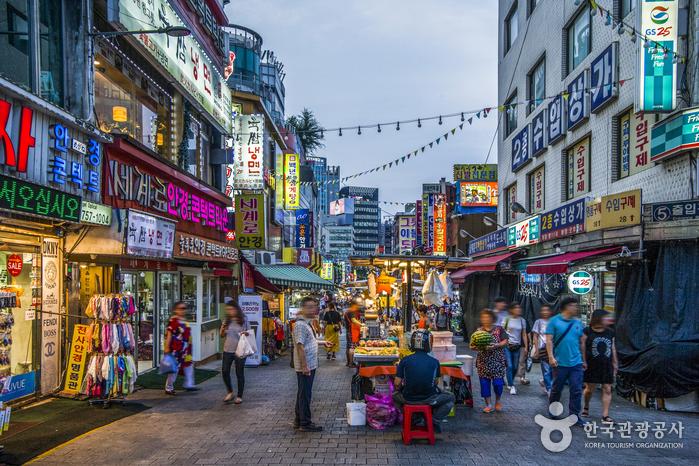 menelusuri-keunikan-pusat-belanja-namdaemun-market-di-seoul