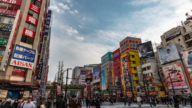 menjelajahi-pusat-belanja-akihabara-surga-pecinta-elektronik-dan-anime