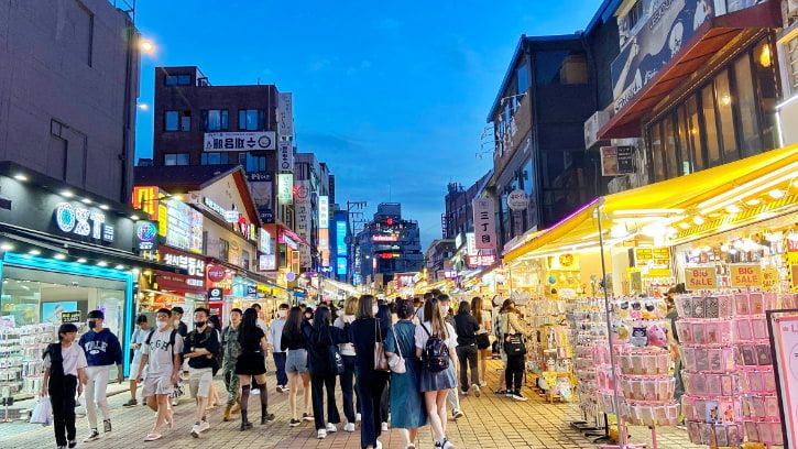 menjelajahi-pusat-belanja-hongdae-surga-belanja-di-seoul