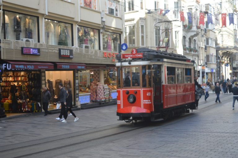 pusat-belanja-istiklal-street-surga-belanja-dan-hiburan-di-istanbul