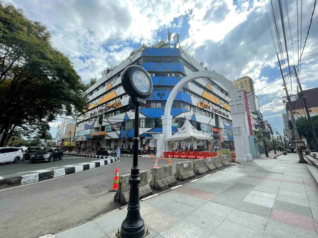 pusat-belanja-pajajaran-plaza-destinasi-belanja-dan-hiburan-di-bandung