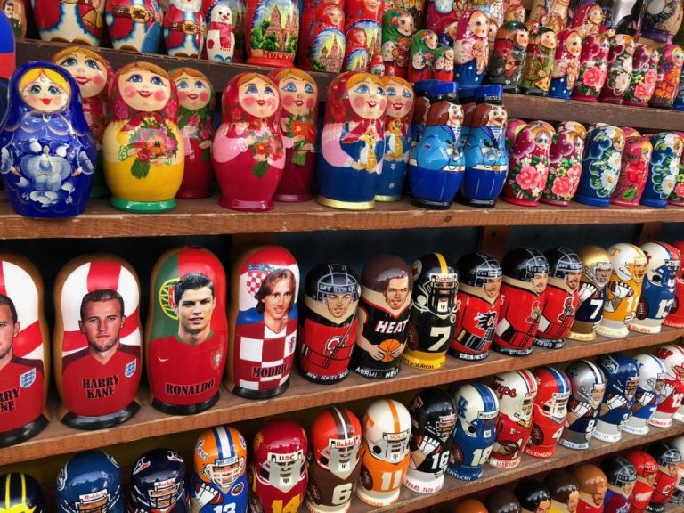 pusat-belanja-pasar-izmailovo-di-moskow-tempat-belanja-tradisional