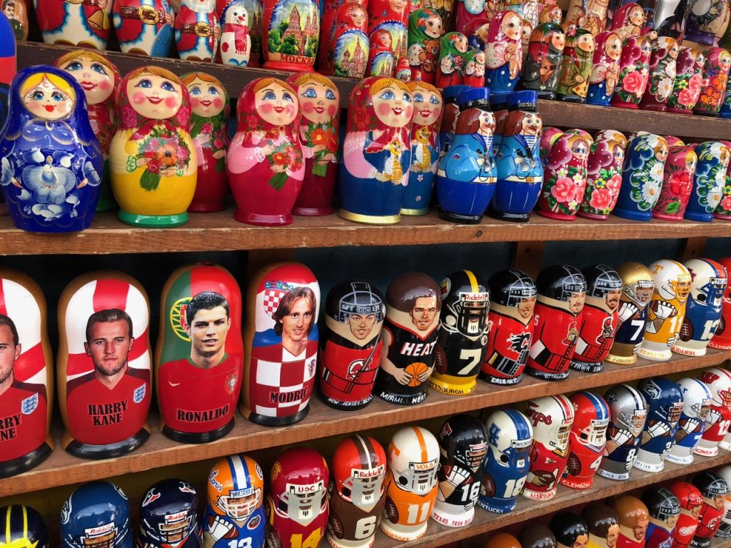 pusat-belanja-pasar-izmailovo-di-moskow-tempat-belanja-tradisional