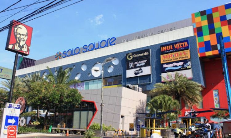 eksplorasi-pusat-belanja-solo-square-di-tengah-kota-solo
