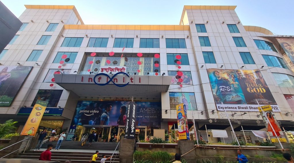 infiniti-mall-andheri-west-pusat-belanja-lengkap-di-mumbai