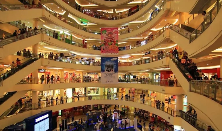 pusat-belanja-plaza-surabaya-tempat-belanja-dan-hiburan-terlengkap