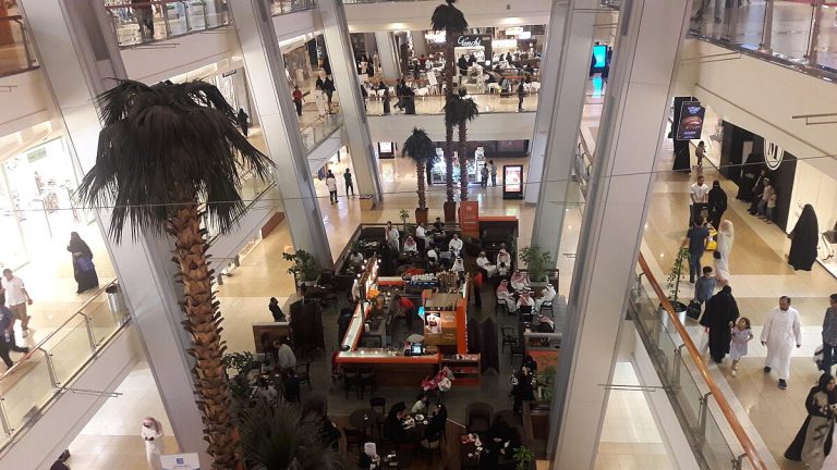 red-sea-mall-pusat-belanja-lengkap-dan-modern-di-indonesia