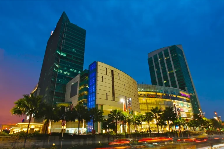 menara-mall-pusat-belanja-terlengkap-di-jakarta