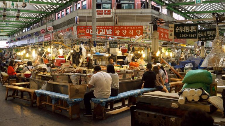 menjelajahi-pusat-belanja-gwangjang-market-di-seoul