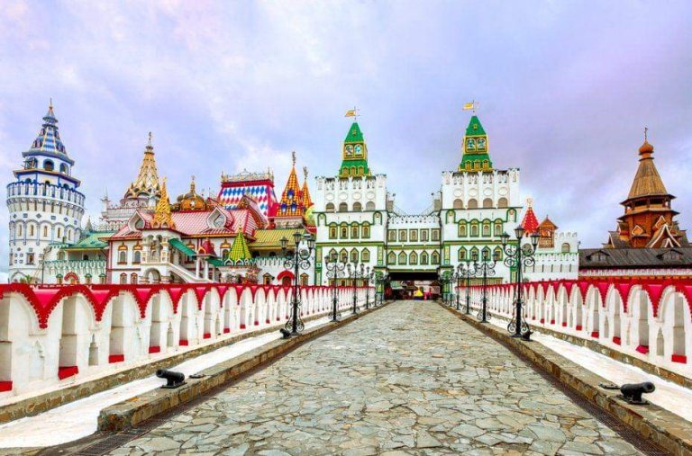 pusat-belanja-tsum-destinasi-belanja-ikonik-di-moskow